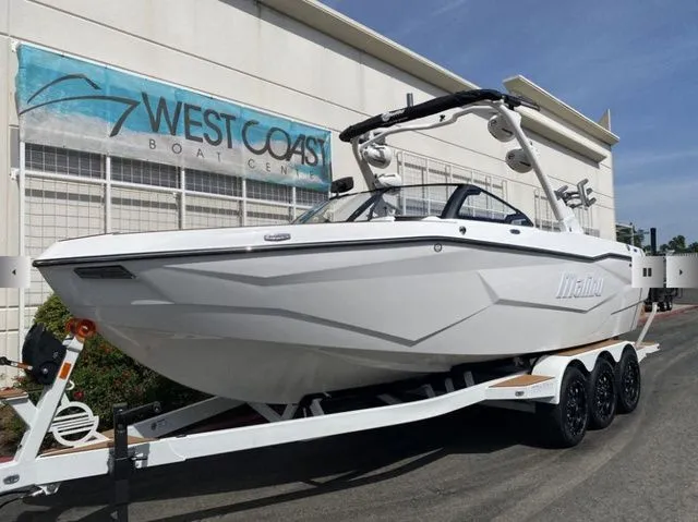 Slide: The Image of Malibu Wakesetter 25 LSV 2025 - 4