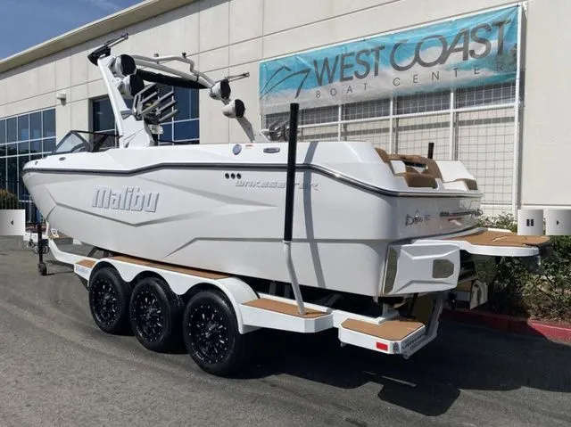 Slide: The Image of Malibu Wakesetter 25 LSV 2025 - 6