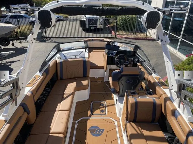 Slide: The Image of Malibu Wakesetter 25 LSV 2025 - 10