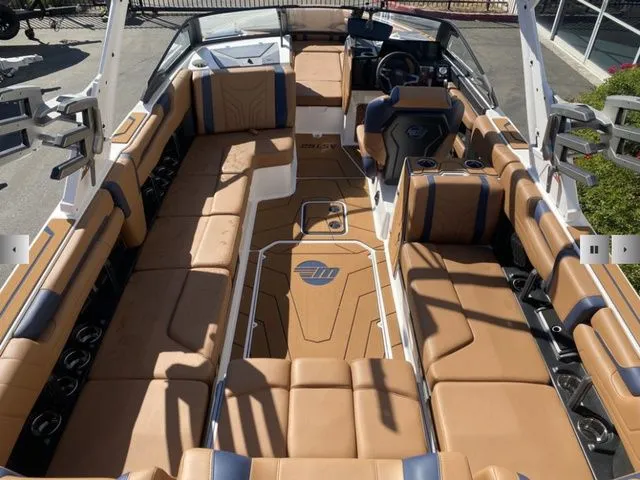 Slide: The Image of Malibu Wakesetter 25 LSV 2025 - 11