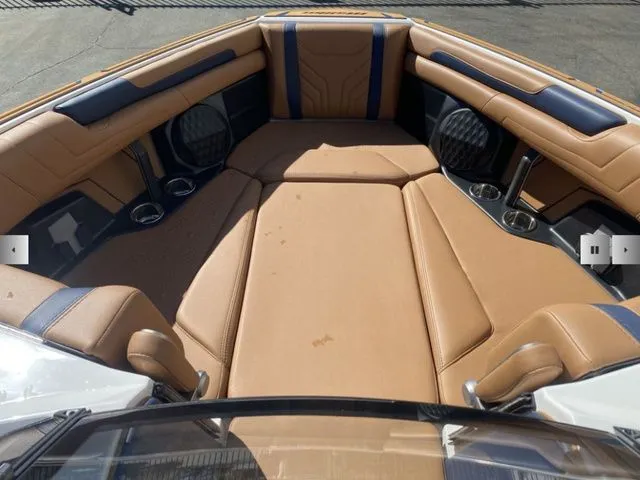 Slide: The Image of Malibu Wakesetter 25 LSV 2025 - 13