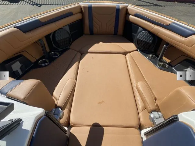 Slide: The Image of Malibu Wakesetter 25 LSV 2025 - 14