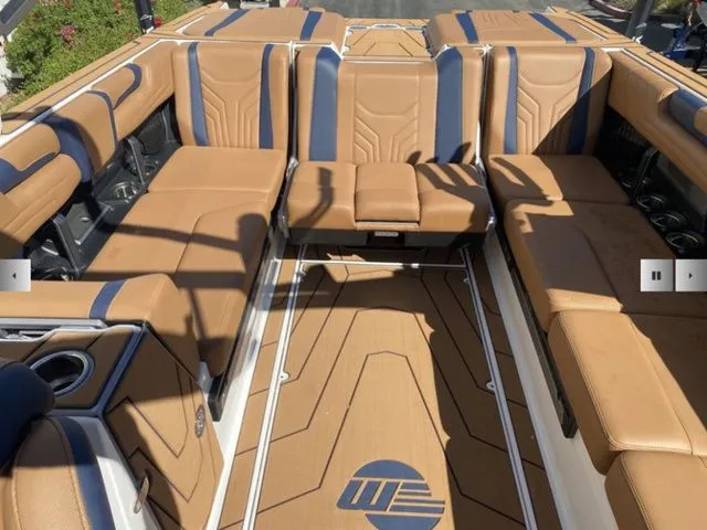 Slide: The Image of Malibu Wakesetter 25 LSV 2025 - 16