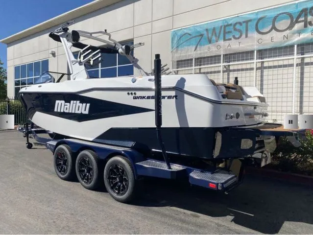 Slide: The Image of Malibu Wakesetter 25 LSV 2025 - 5