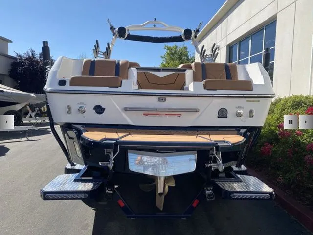 Slide: The Image of Malibu Wakesetter 25 LSV 2025 - 6