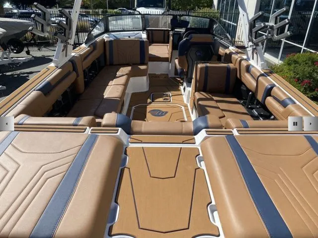 Slide: The Image of Malibu Wakesetter 25 LSV 2025 - 9
