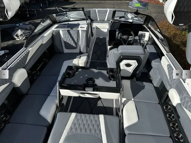 Slide: The Image of Malibu M230 2025 - 14