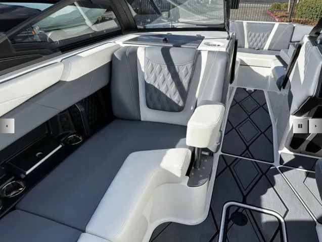 Slide: The Image of Malibu M230 2025 - 21