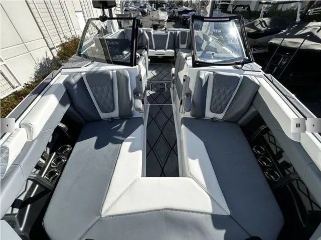 Slide: The Image of Malibu M230 2025 - 23