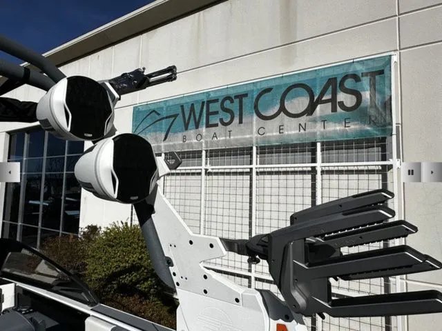 Slide: The Image of Malibu M230 2025 - 27