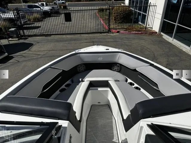 Slide: The Image of Cobalt CS23 Surf 2025 - 11