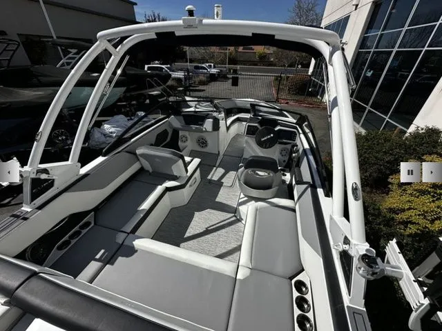 Slide: The Image of Cobalt CS23 Surf 2025 - 7