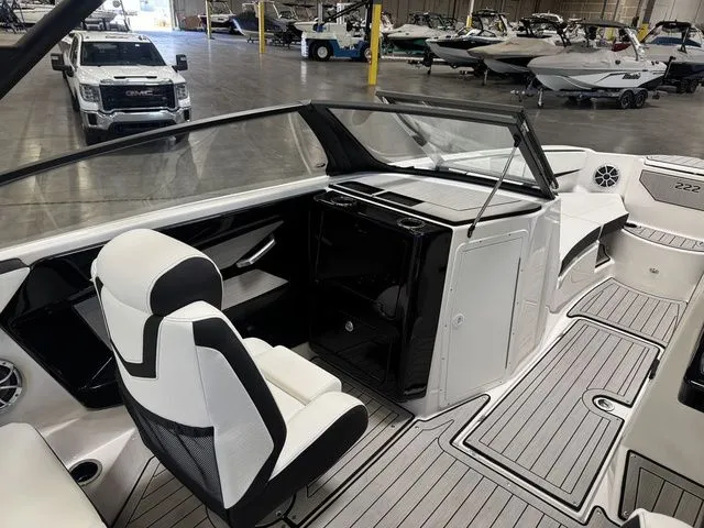 Slide: The Image of Yamaha 222S 2025 - 6