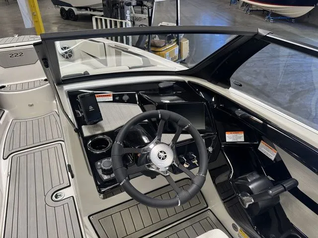 Slide: The Image of Yamaha 222S 2025 - 8