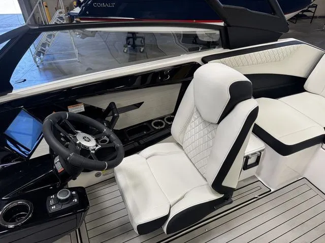 Slide: The Image of Yamaha 222S 2025 - 9