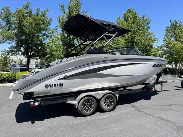 Slide: The Image of Yamaha 255XE 2025 - 4