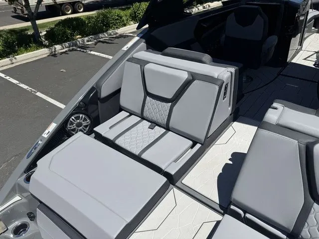 Slide: The Image of Yamaha 255XE 2025 - 7