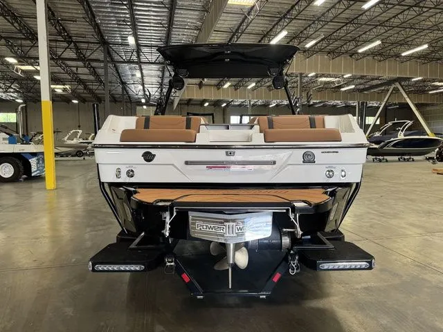Slide: The Image of Malibu Wakesetter 23 LSV 2025 - 4