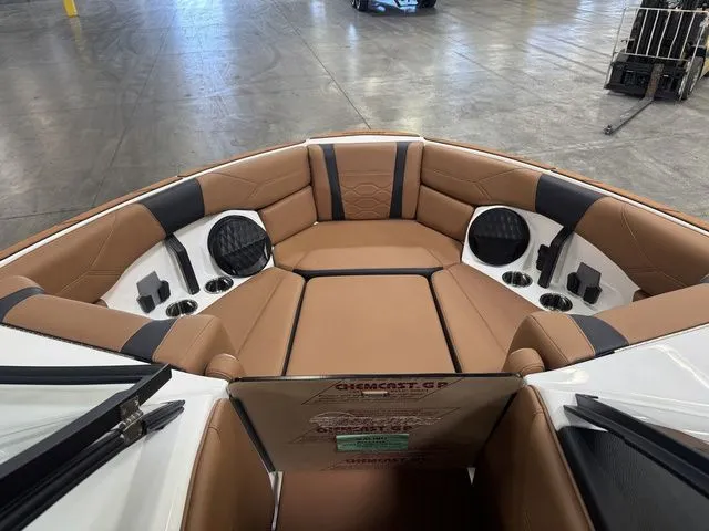 Slide: The Image of Malibu Wakesetter 23 LSV 2025 - 6