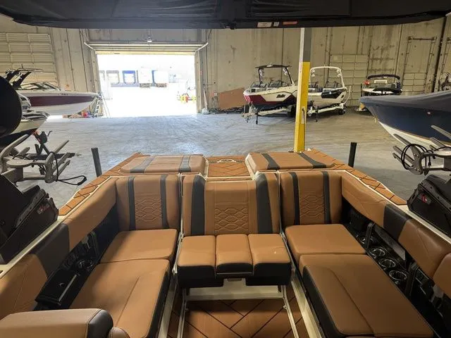 Slide: The Image of Malibu Wakesetter 23 LSV 2025 - 7