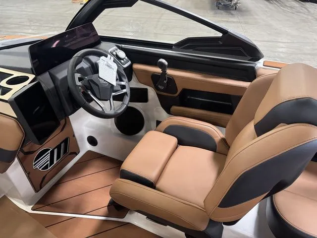 Slide: The Image of Malibu Wakesetter 23 LSV 2025 - 9