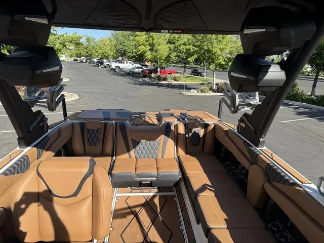 Slide: The Image of Malibu M230 2025 - 6