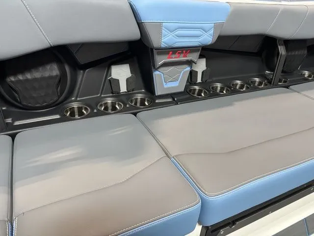 Slide: The Image of Malibu 26 LSV 2025 - 20