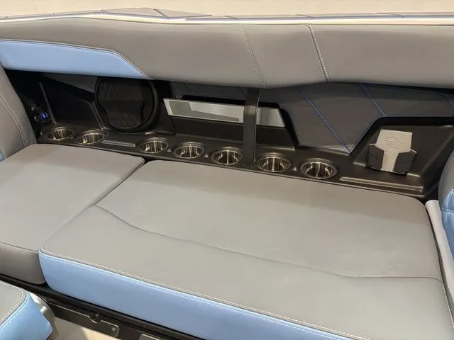 Slide: The Image of Malibu 26 LSV 2025 - 21