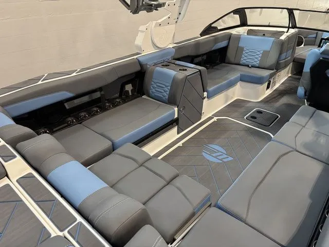 Slide: The Image of Malibu 26 LSV 2025 - 26