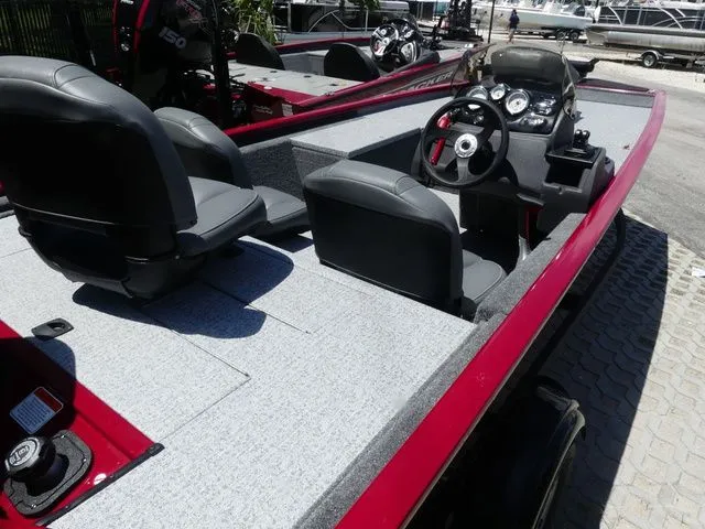 Slide: The Image of Tracker Pro 170 2024 - 4