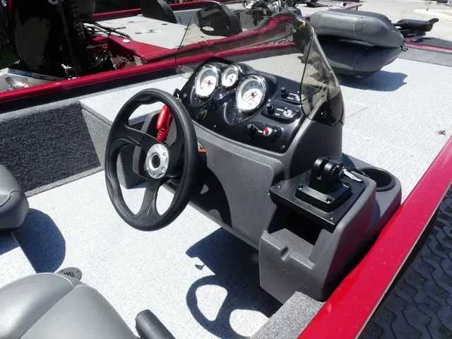 Slide: The Image of Tracker Pro 170 2024 - 5