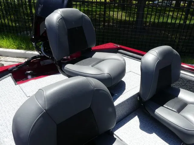 Slide: The Image of Tracker Pro 170 2024 - 7