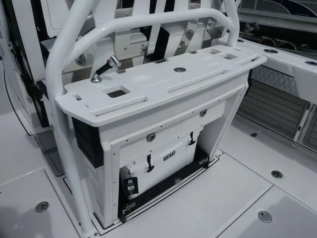 Slide: The Image of Blackfin 272 CC 2026 - 15