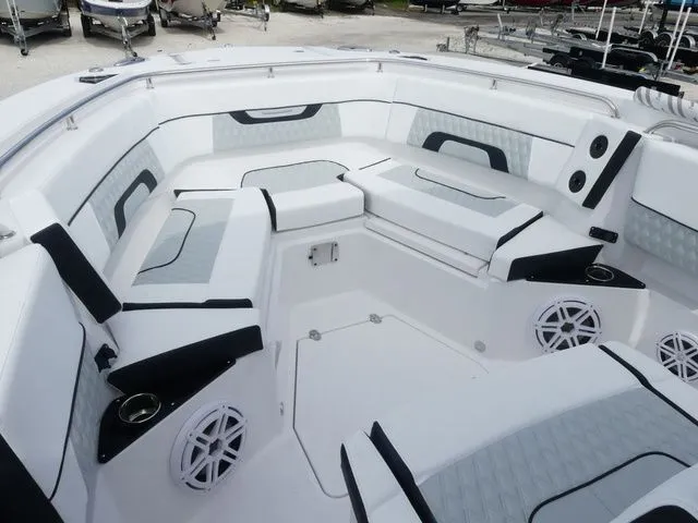 Slide: The Image of Blackfin 272 CC 2026 - 16