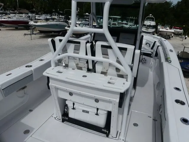 Slide: The Image of Blackfin 272 CC 2026 - 8