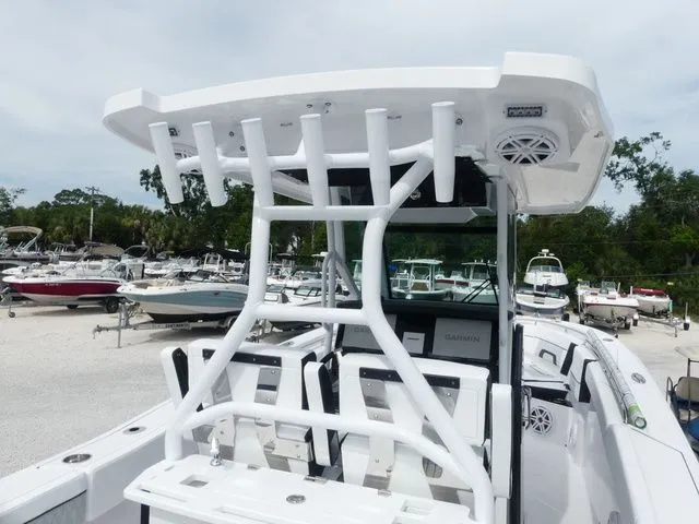 Slide: The Image of Blackfin 272 CC 2026 - 9