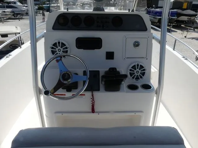 Slide: The Image of Aquasport 255 Osprey 2005 - 6