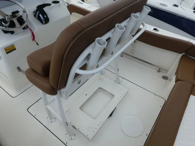 Slide: The Image of Pioneer Islander 222 2022 - 16