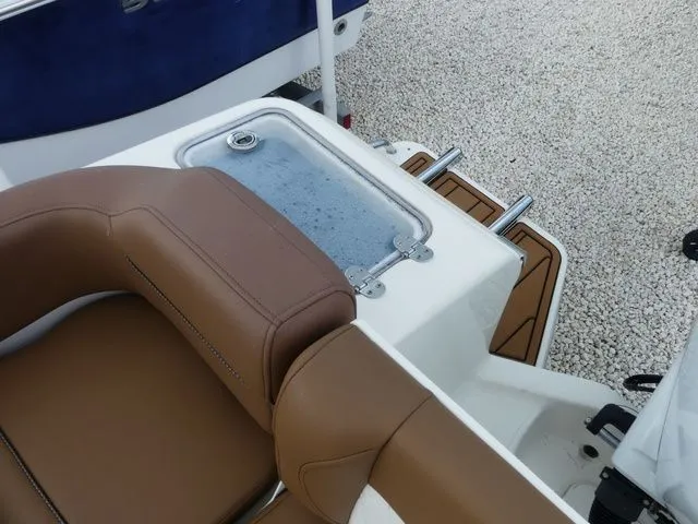 Slide: The Image of Pioneer Islander 222 2022 - 18