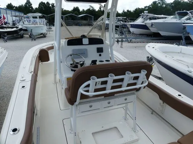 Slide: The Image of Pioneer Islander 222 2022 - 5