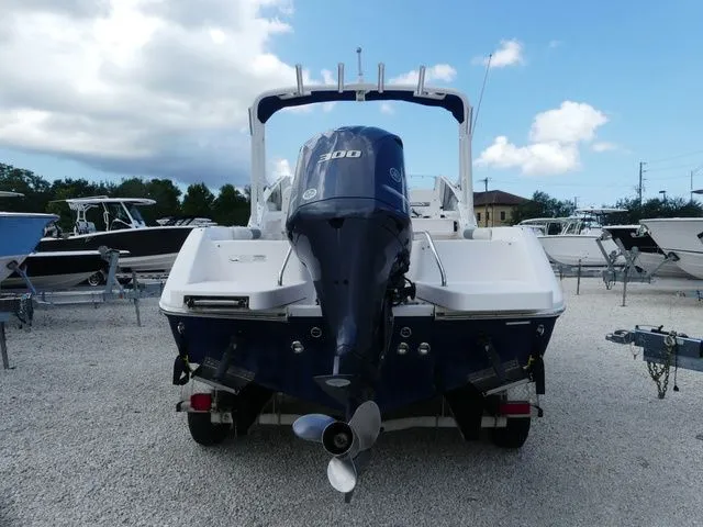 Slide: The Image of Everglades 230 Dual Console 2014 - 4