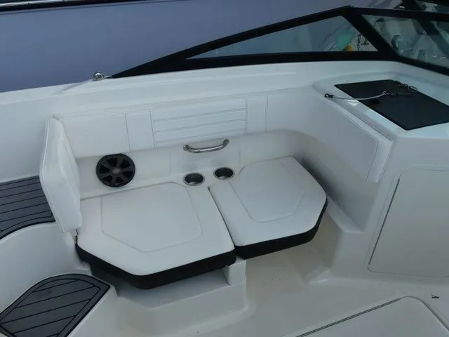 Slide: The Image of Sea Ray SPX 190 Outboard 2019 - 11