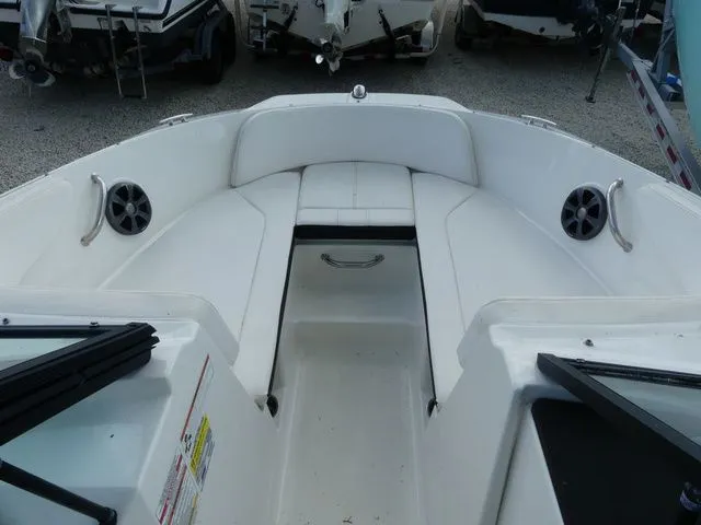 Slide: The Image of Sea Ray SPX 190 Outboard 2019 - 12