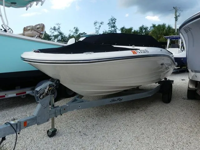 Slide: The Image of Sea Ray SPX 190 Outboard 2019 - 3