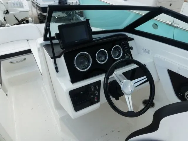 Slide: The Image of Sea Ray SPX 190 Outboard 2019 - 7