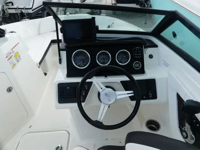 Slide: The Image of Sea Ray SPX 190 Outboard 2019 - 8