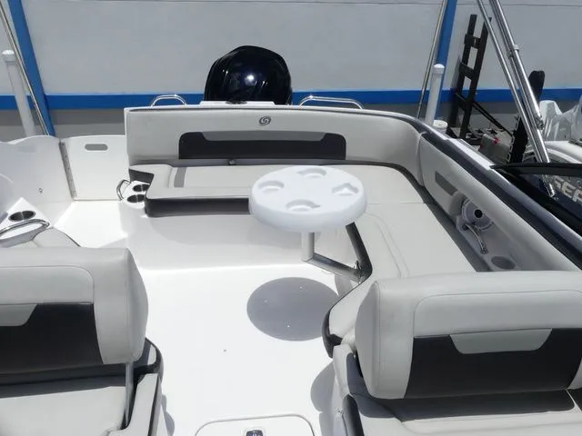 Slide: The Image of Hurricane SunDeck 235 OB 2023 - 11