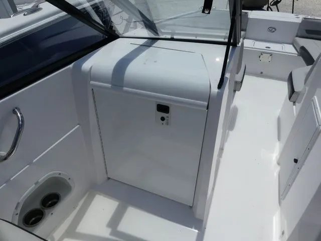 Slide: The Image of Hurricane SunDeck 235 OB 2023 - 13