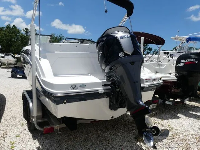 Slide: The Image of Hurricane SunDeck 235 OB 2023 - 5