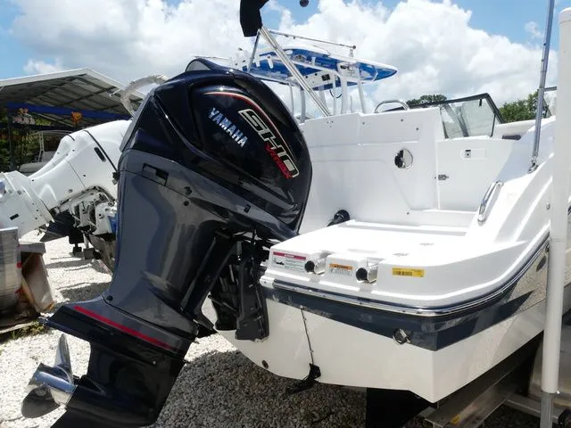 Slide: The Image of Hurricane SunDeck 235 OB 2023 - 6